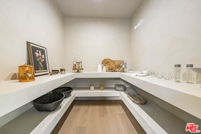 Building Photo - 14273 Greenleaf St