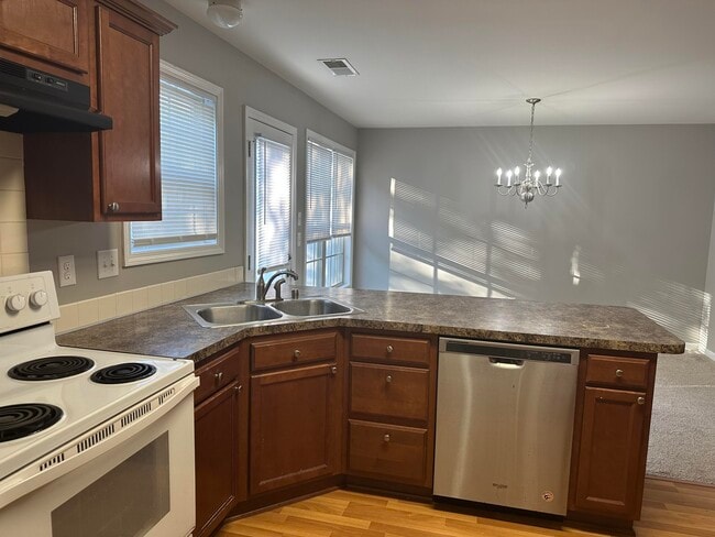 Building Photo - 2512 Rockaway Pl