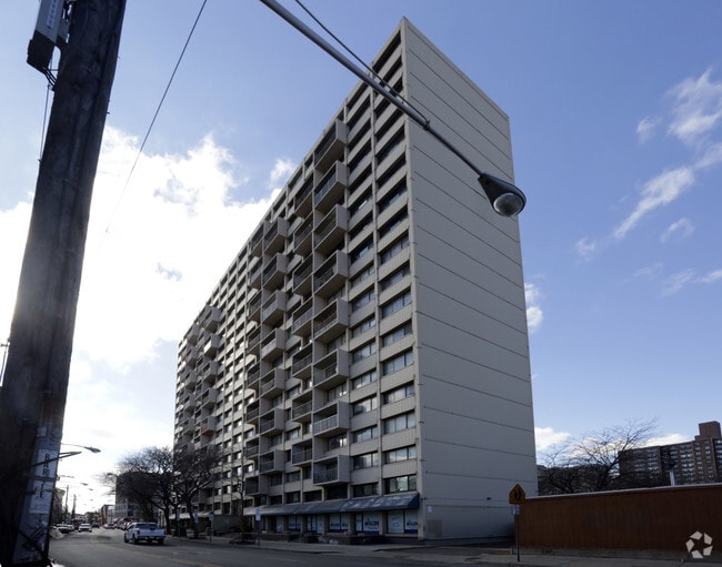 Building Photo - Summit Plaza Apartments