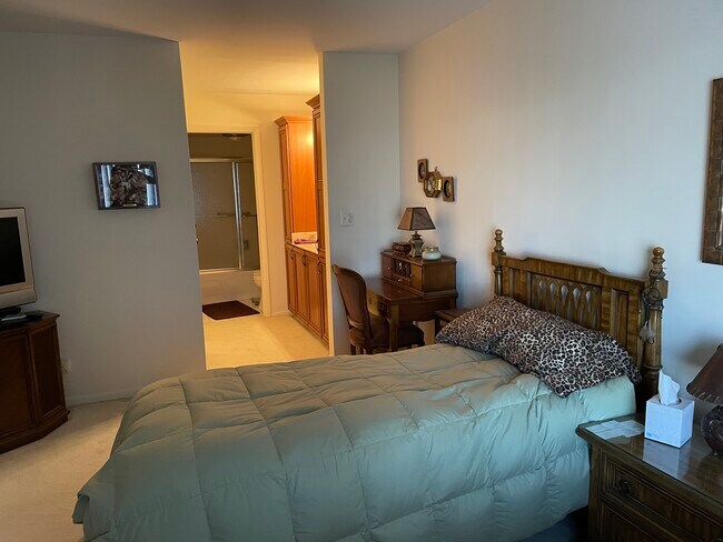 Building Photo - 2150 Valencia Dr