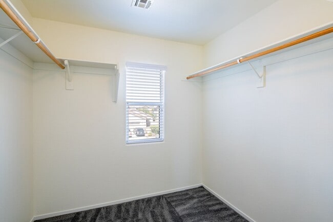 Building Photo - A MUST SEE 3BD/2.5BA SINGLE FAMILY HOME!