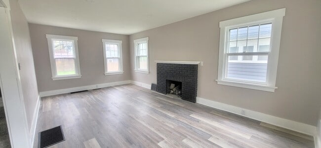 Building Photo - 2008 N Anthony Blvd