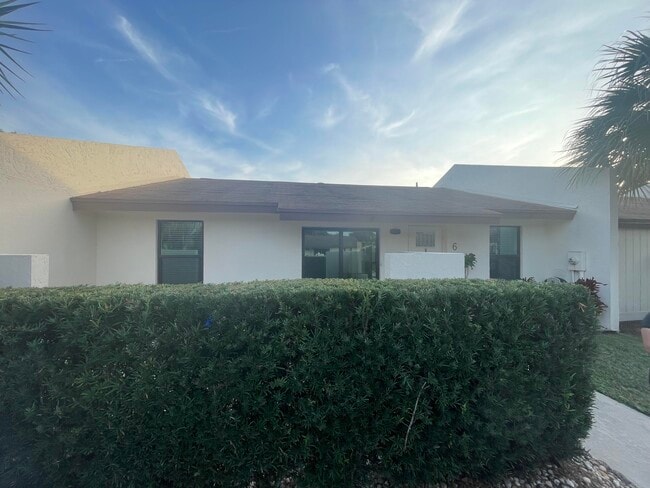 Building Photo - 6 Chelsea Ln