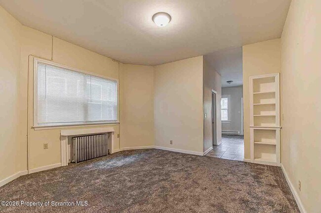 Building Photo - 815 Monroe Ave