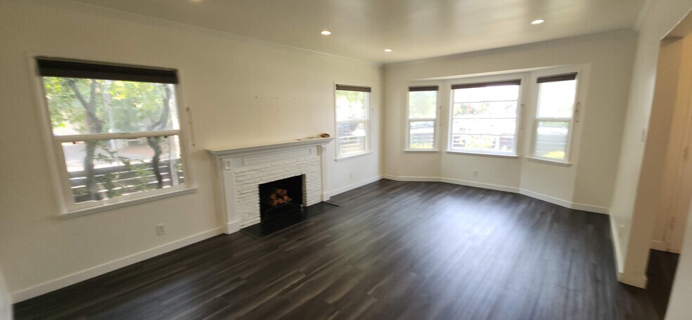 Building Photo - 5400 Halbrent Ave