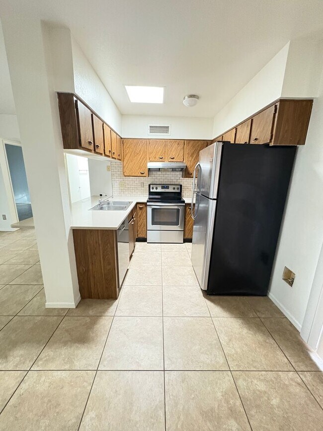 Building Photo - Townhome Cute 2bd/2ba