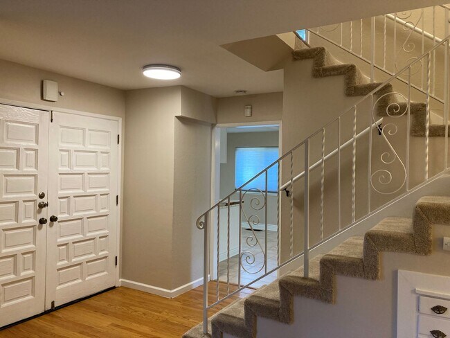 Building Photo - 1960 Harris Ave