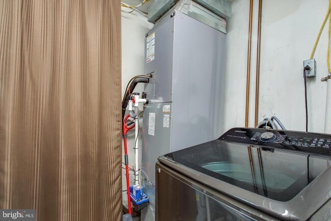 Building Photo - 5834 Pratt St