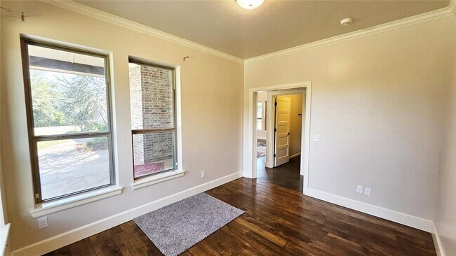 Building Photo - 6301 Hilltop Dr