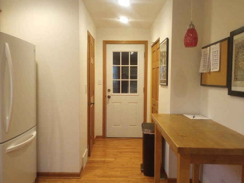 Building Photo - 167 S 77th St