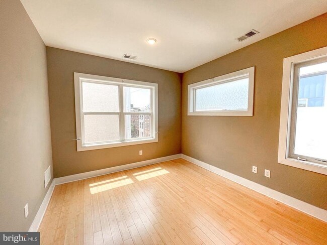 Building Photo - 516 Carpenter St