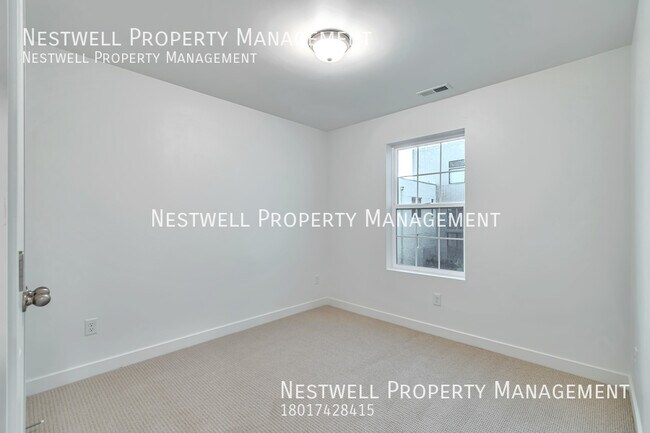 Building Photo - Stunning 3-bed Townhome in Daybreak