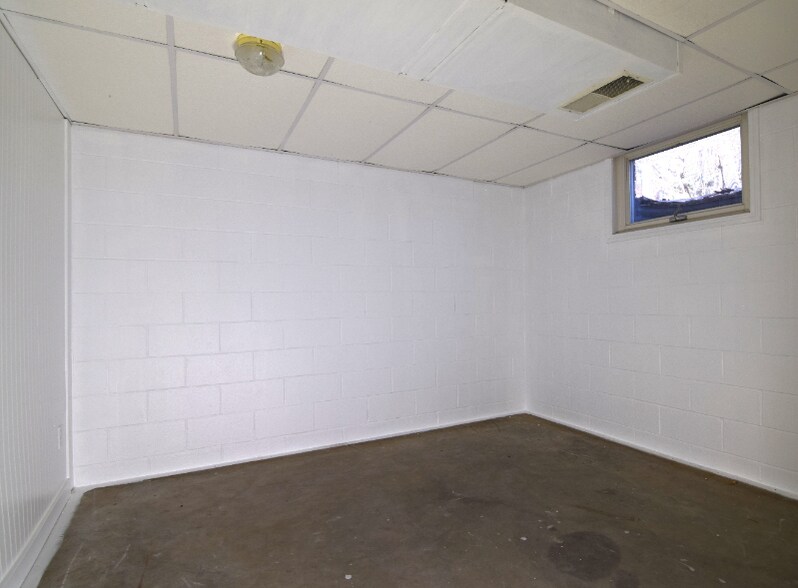 Building Photo - 2107 S 150 W