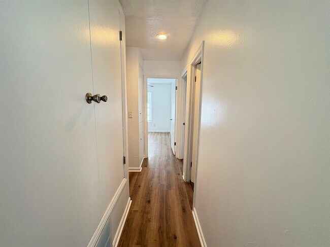 Building Photo - 2941 Shenandoah Dr