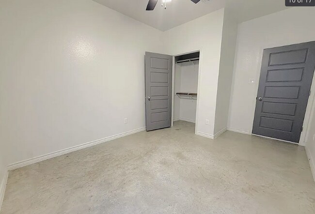 Building Photo - 215 Riptide Rd