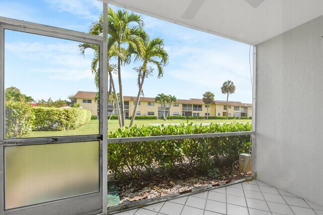 Building Photo - 9851 Sandalfoot Blvd