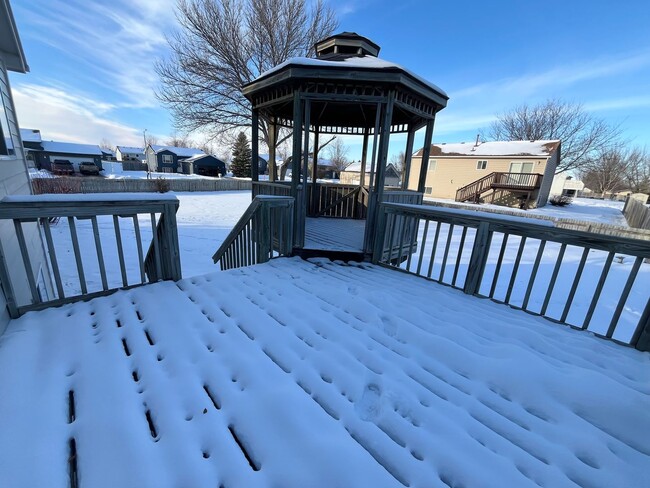 Building Photo - 5 Bed/2 Bath West Side Home!