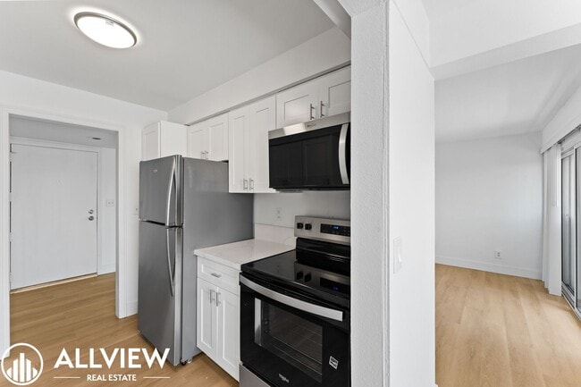 Building Photo - Newly Renovated 1 Bed / 1 Bath in Gated El Segundo Community – Pool, Gym, Parking & Prime Location