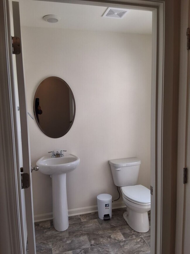 Building Photo - Beautiful Home in Elizabethtown