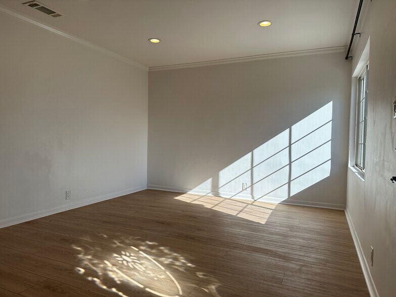 Building Photo - 8525 Hargis St