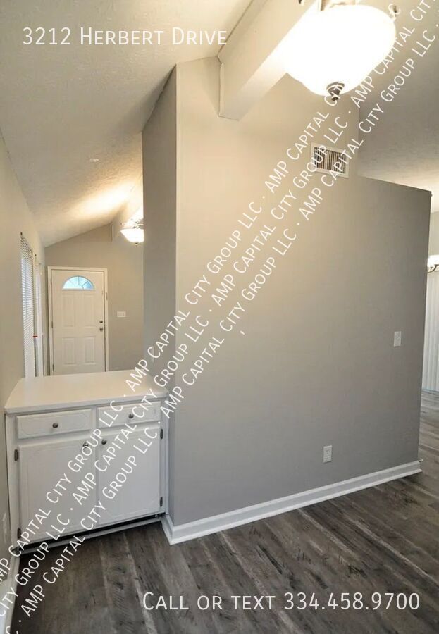 Building Photo - 3212 Herbert Dr