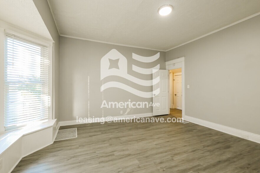 Building Photo - 663 S 38th St