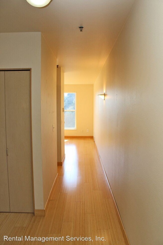 Building Photo - 1 br, 1 bath House - 212 NW Uptown Terrace...