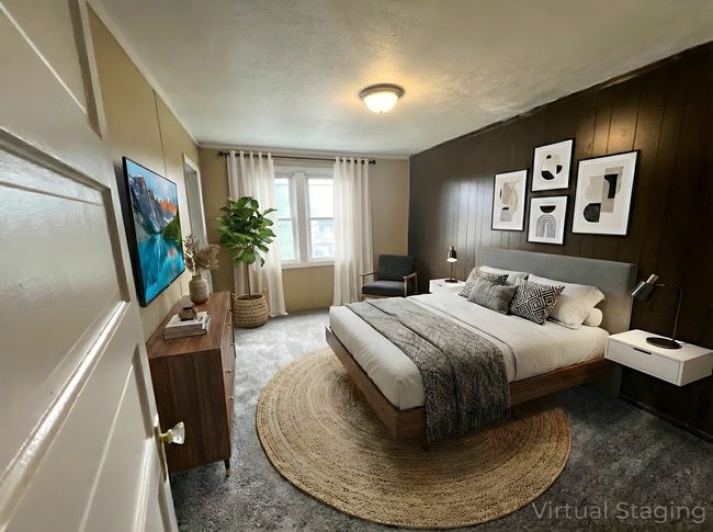 Building Photo - 3 Bedroom / 1 Bath End Unit Townhouse in Clairton