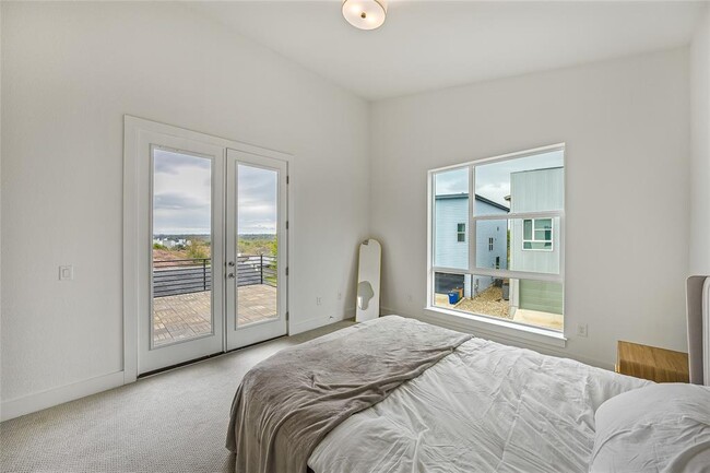 Building Photo - 5804 Toscana Ave