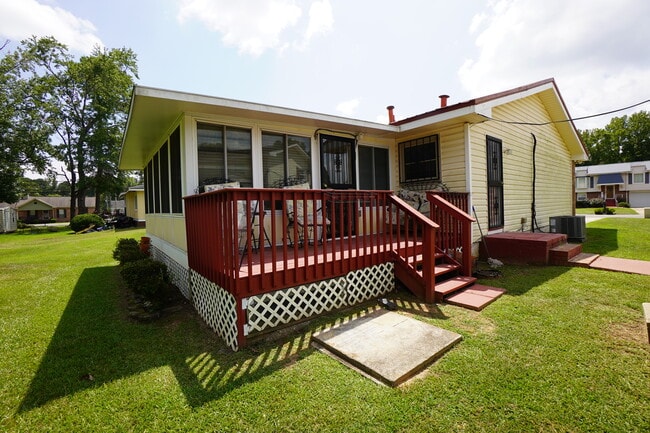 Building Photo - 505 Westchester Dr