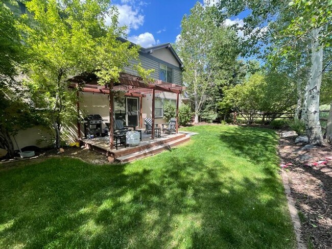 Building Photo - Family Friendly Trailside Home