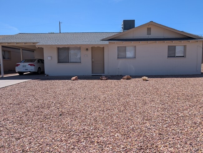 Building Photo - 715 W 18th St