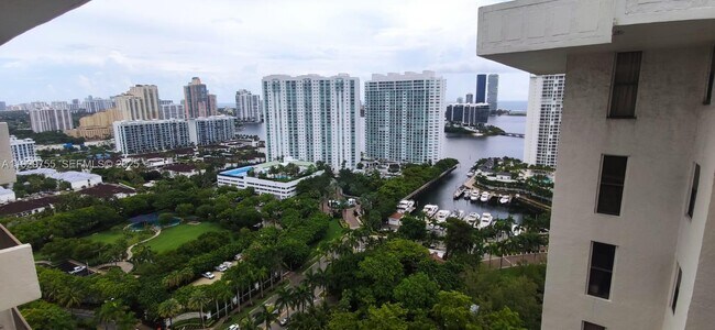 Building Photo - 18181 NE 31st Ct