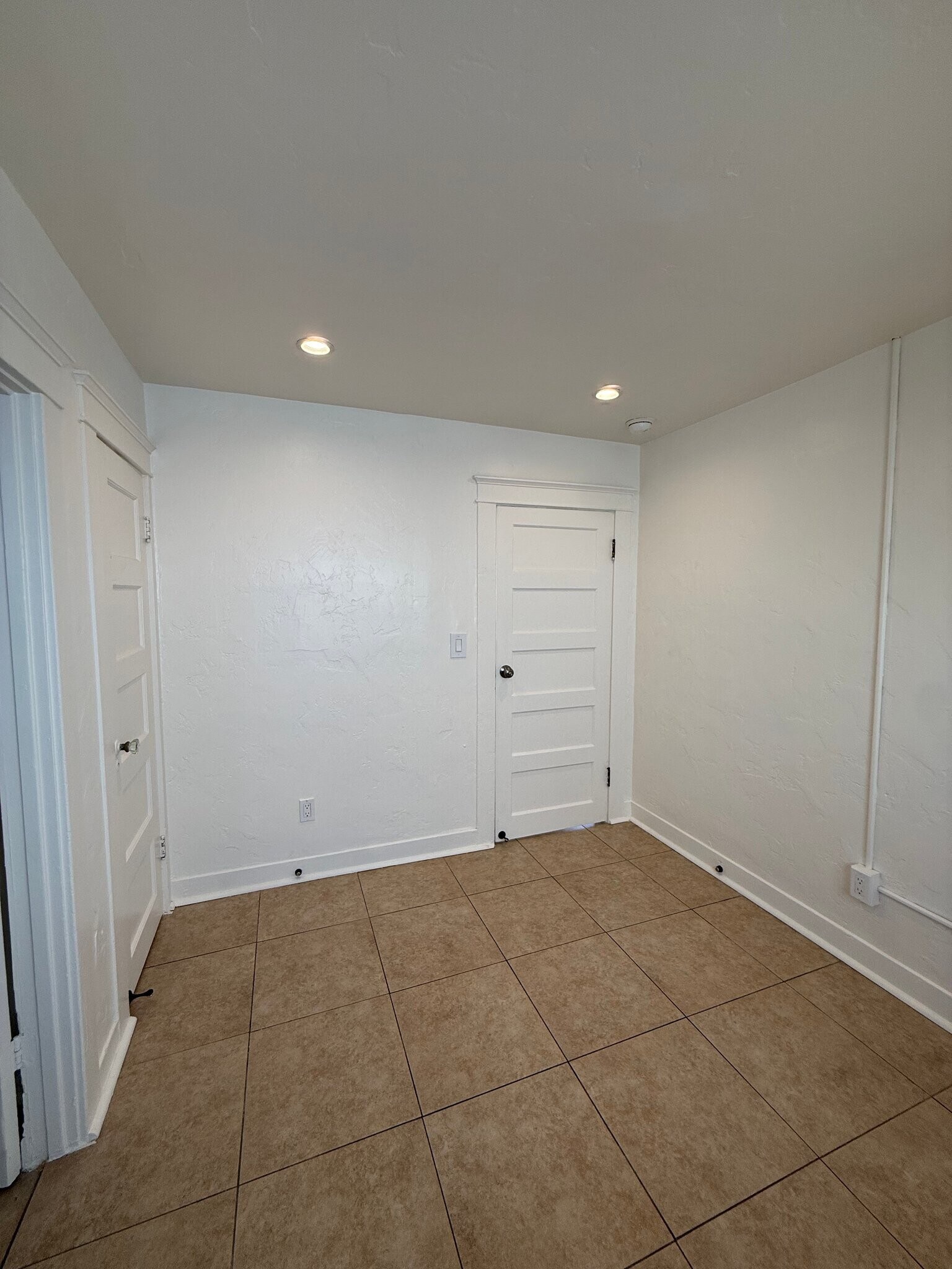 Building Photo - 2764 Southern Ave