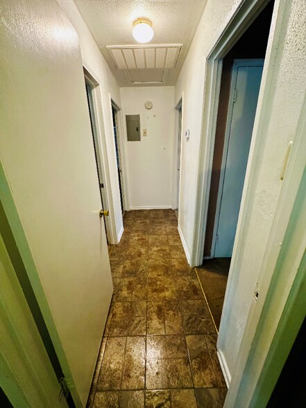 Building Photo - 458 Anton Dr