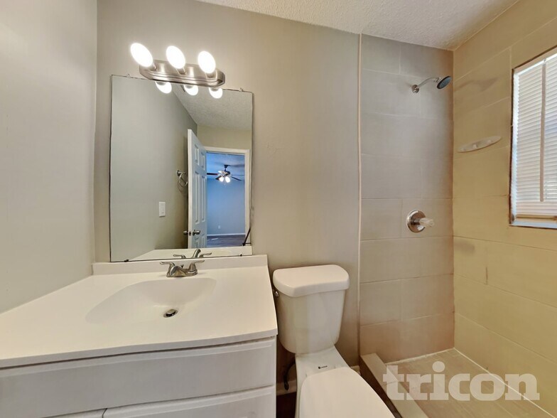 Building Photo - 3154 Macdonald Drive Clearwater FL