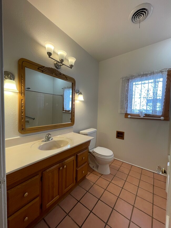 Building Photo - Girard UNM