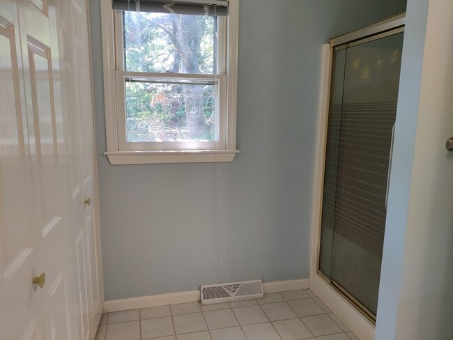 Building Photo - 2 Bedroom, 2 Bedroom Condo Year Round-Yarmouth Port