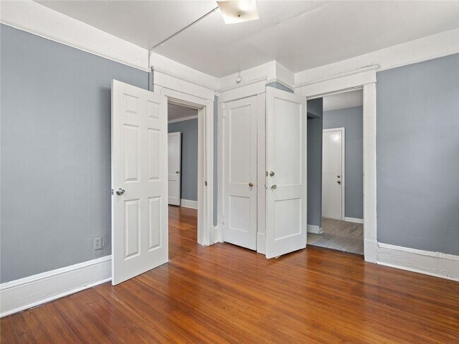 Building Photo - 164 4th St NE