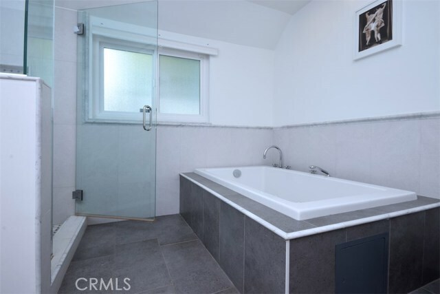 Building Photo - 15128 Valley Vista Blvd