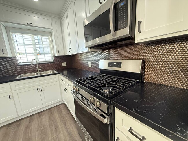 Building Photo - Secluded 3/2 in the heart of Sylmar