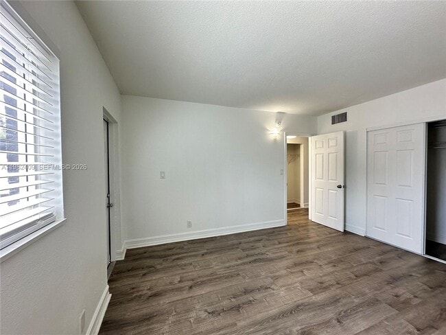 Building Photo - 1400 NE 56th St