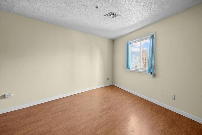 Building Photo - 31 Devereux Ave