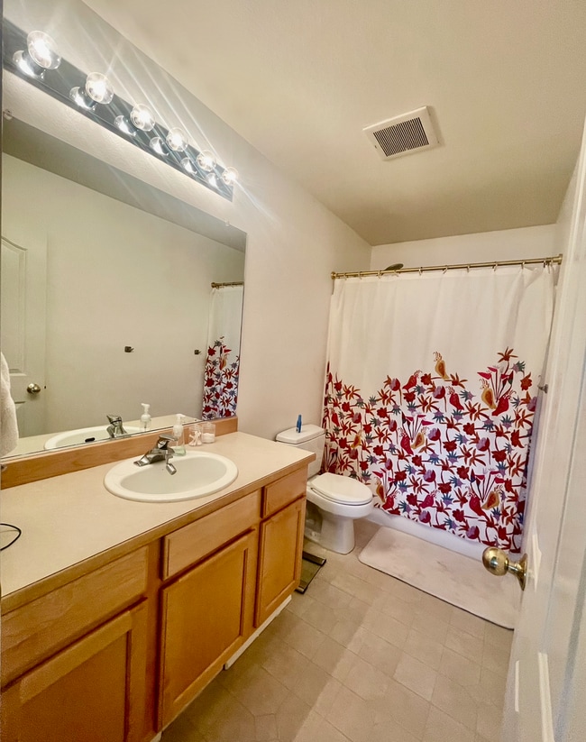 Building Photo - Fantastic 4 bedroom single family home wit...