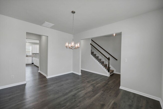 Building Photo - Sophisticated Like-New 4-Bedroom Home with Designer Finishes & Fenced Backyard!