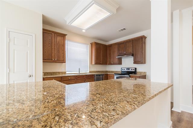 Building Photo - 3614 English Oak Dr