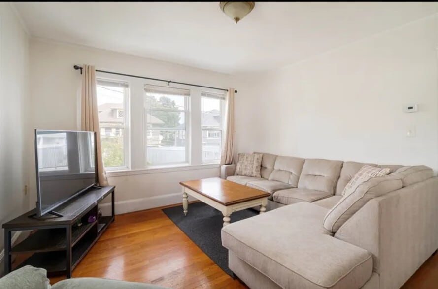 Building Photo - 36 Burgoyne St