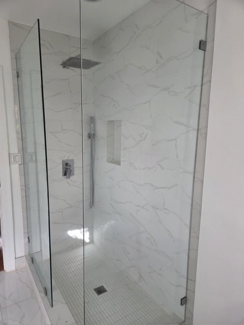 Back bathroom - 1009 Havenhurst Dr