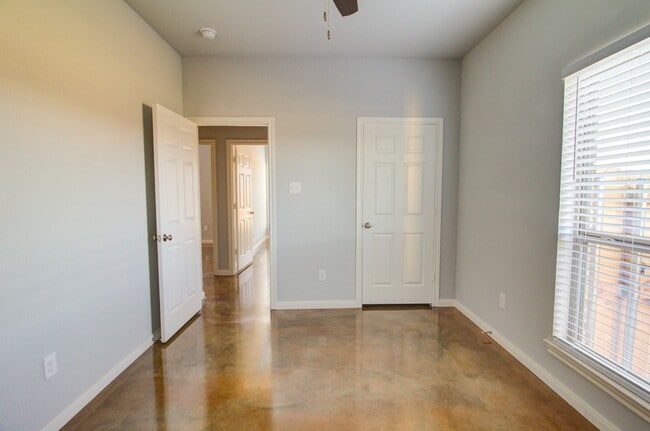 Building Photo - China Spring 4-Bedroom