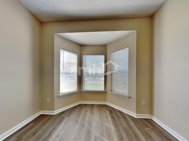 Building Photo - 521 Amsonia Cir